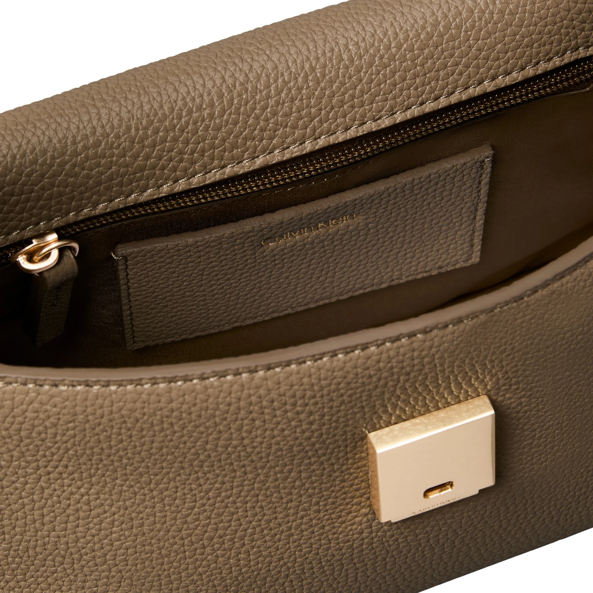 Calvin Klein Emblem Pebb - Schultertasche (desert taupe) - Image 3