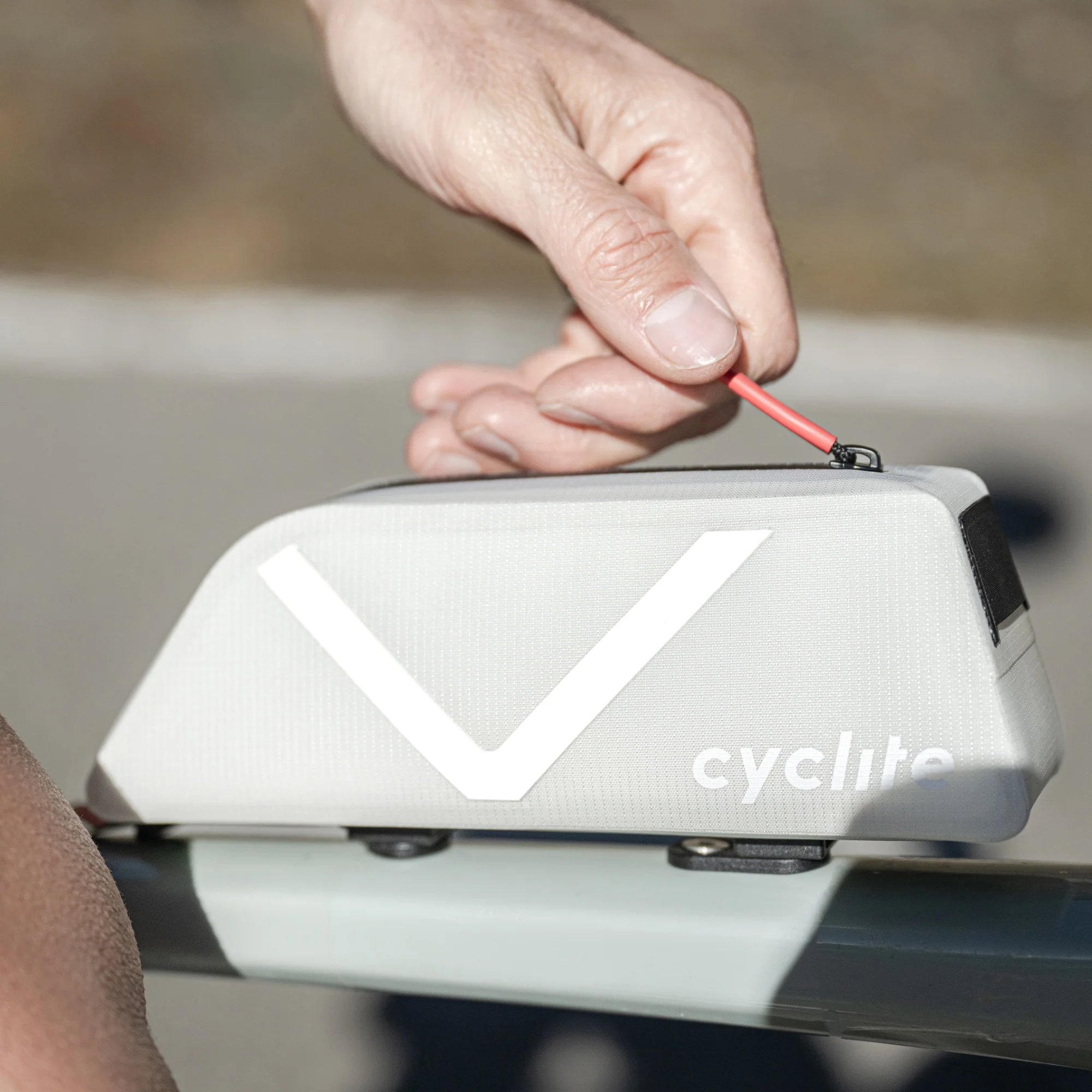 Cyclite Top Tube Bag Nano / 01 - Rahmentasche (Bikepacking) 19.5 cm (light grey) - Image 5