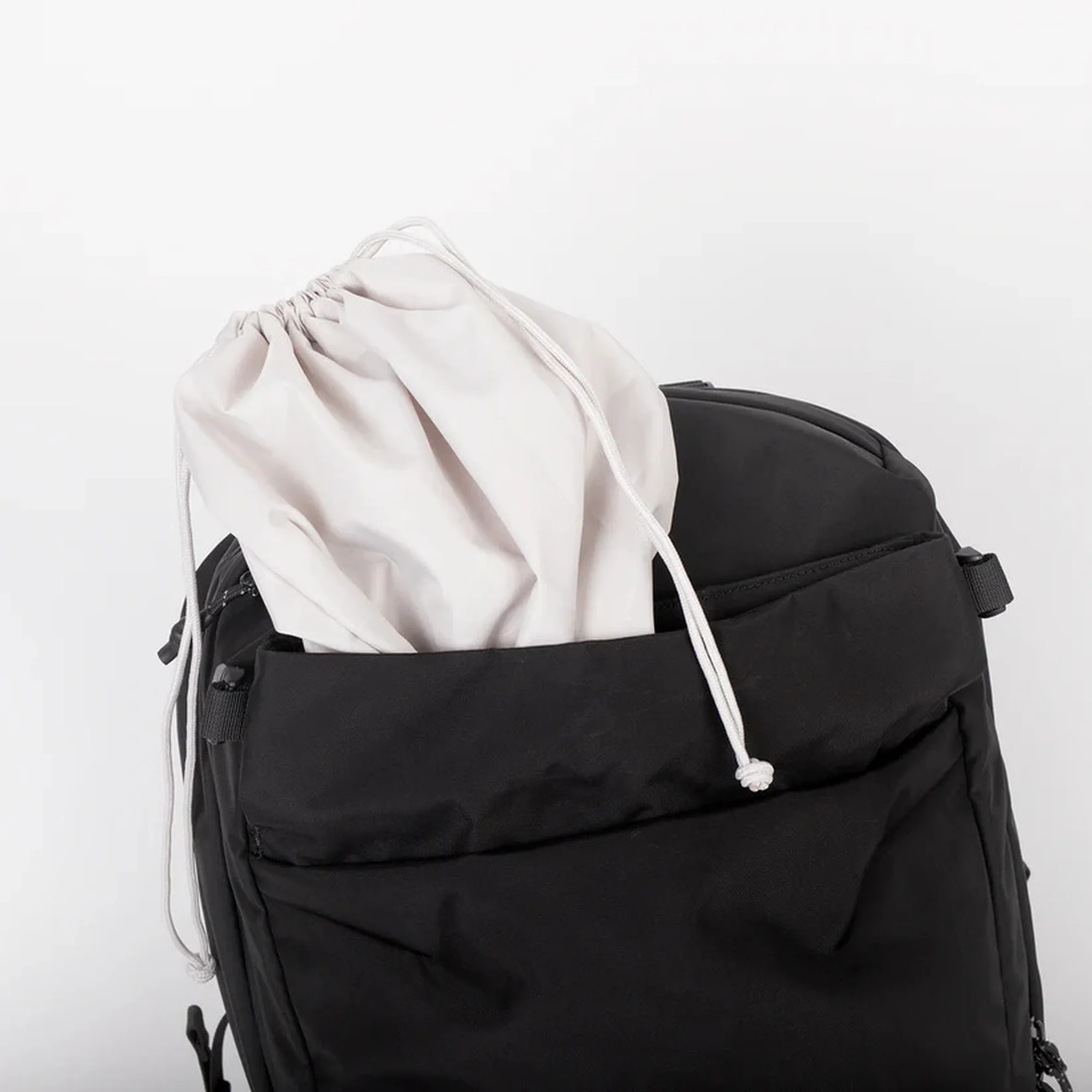 Doughnut Astir 22 - Rucksack 49 cm (black) - Image 6