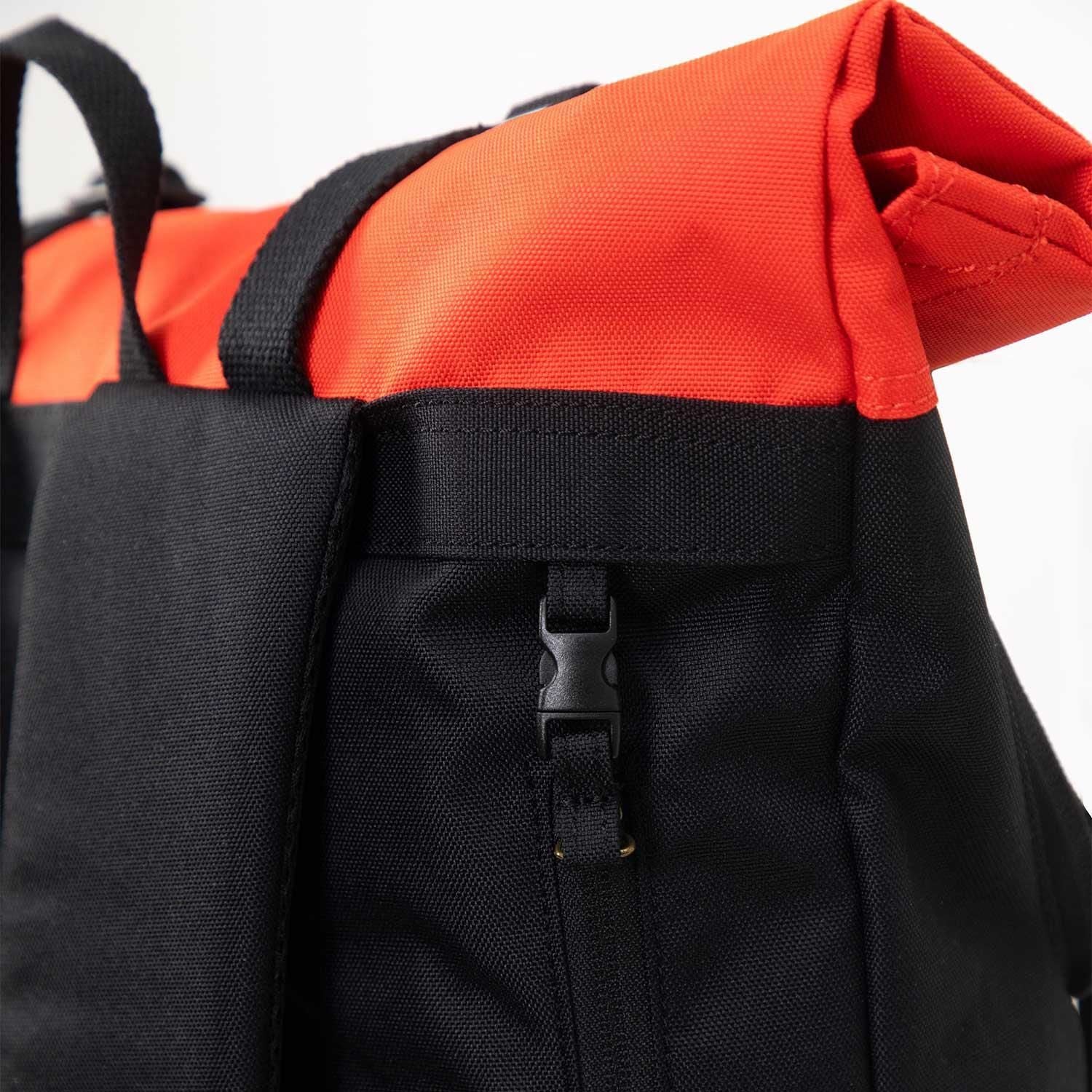 Doughnut Christopher Reborn 18 - Rolltop Rucksack 15" 45 cm (black x grapefruit) - Image 4