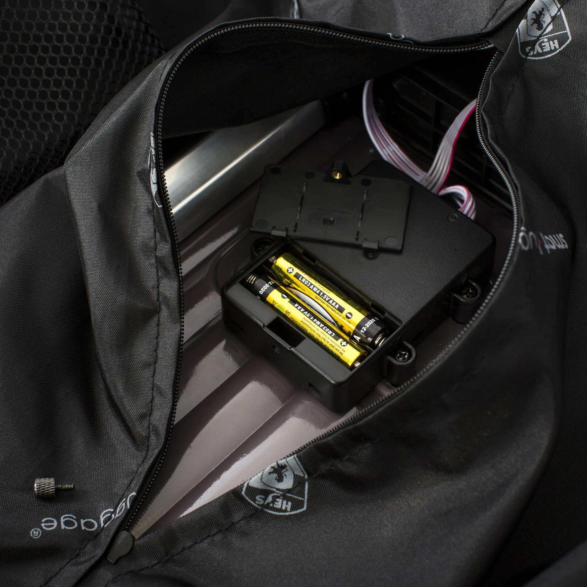 Heys SmartLuggage - 4-Rollen-Kabinentrolley S (silber) - Image 6