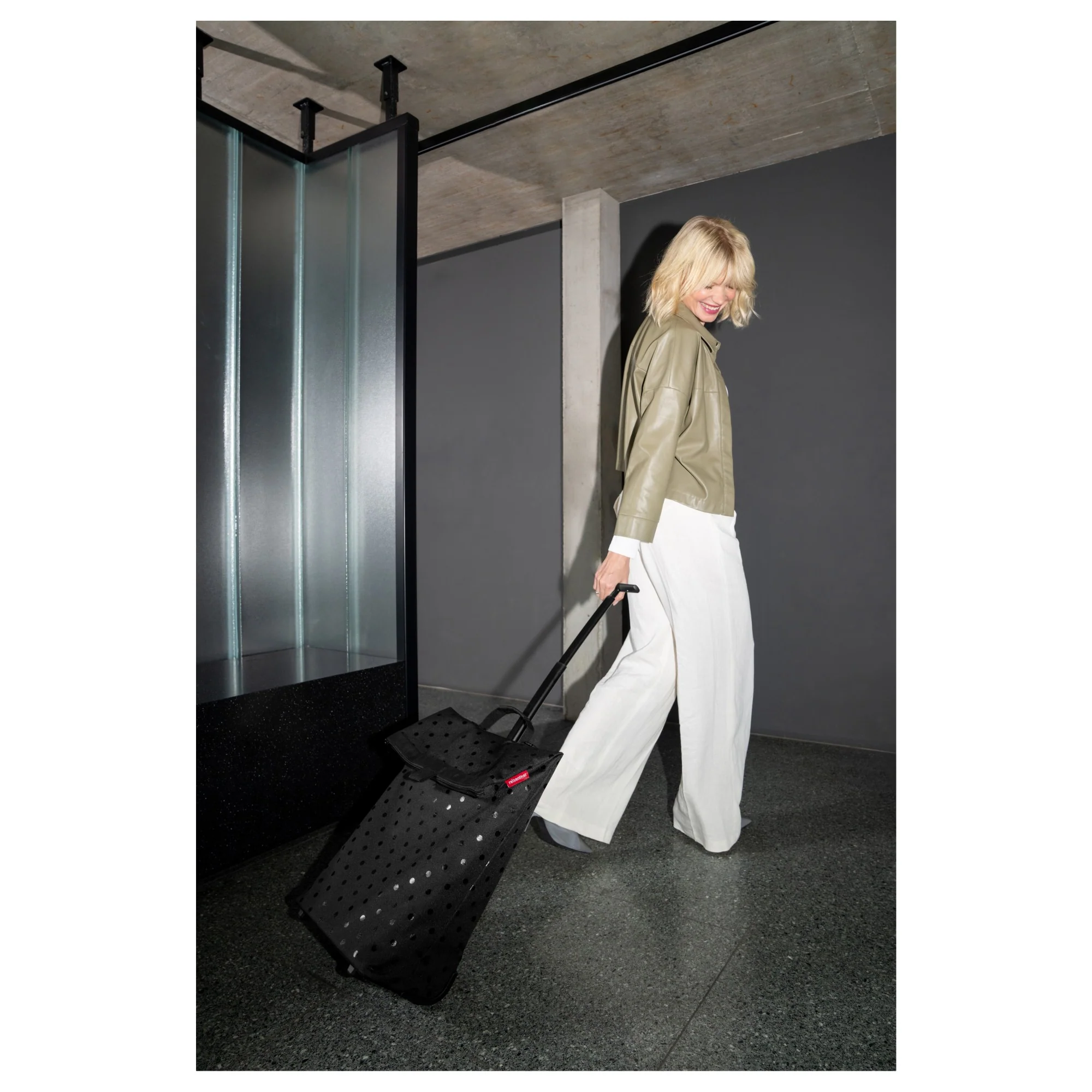 reisenthel trolley M - Einkaufstrolley 53 cm (glossy dots black) - Image 4