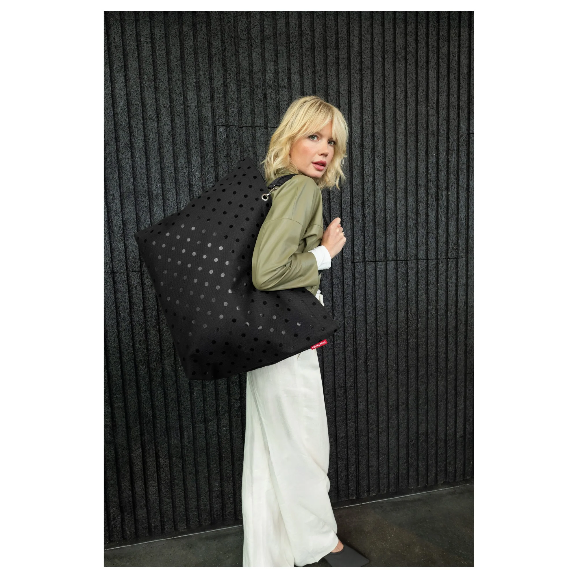 reisenthel XL - Shopper 65 cm (glossy dots black) - Image 4