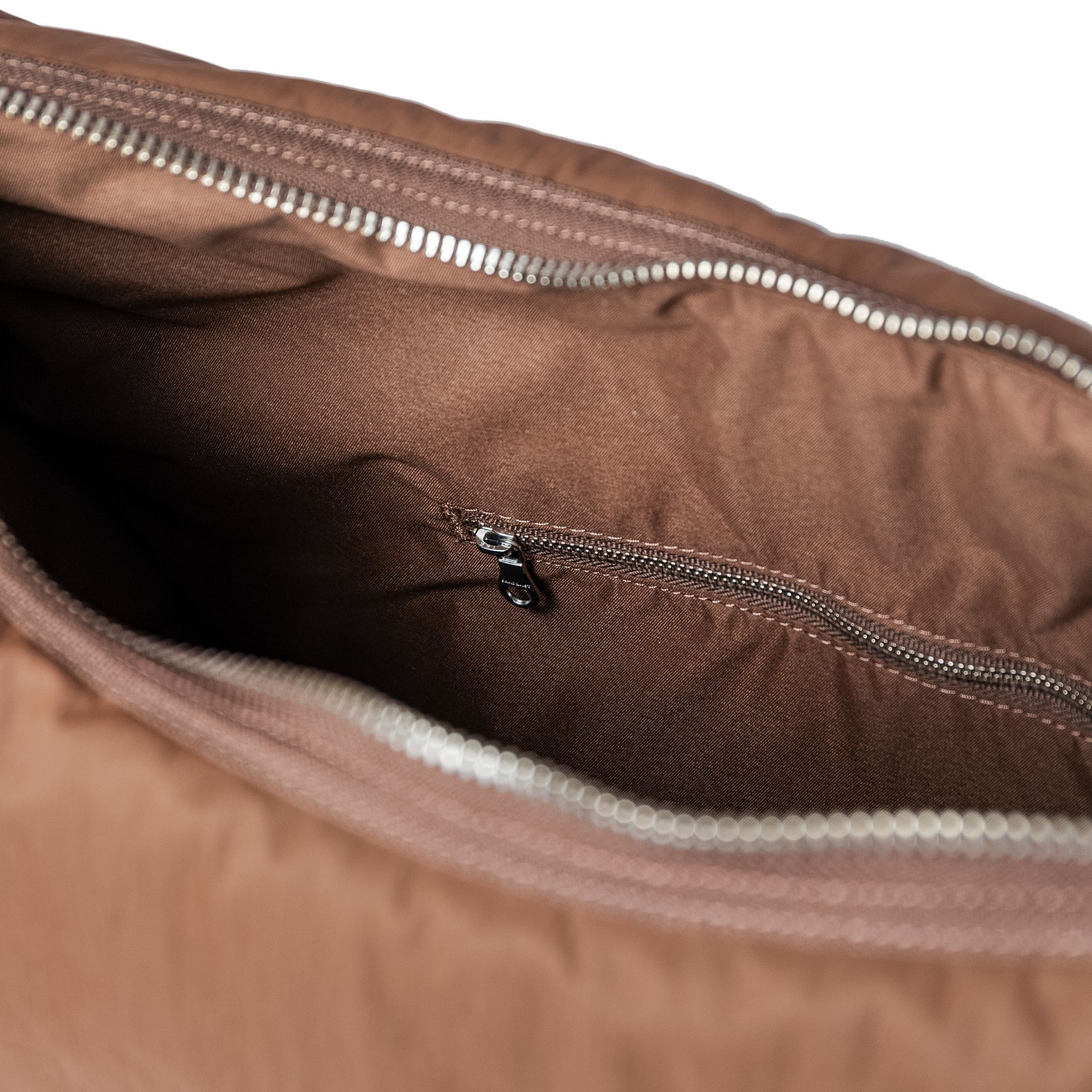 Sandqvist Curve Half Moon Bag L - Umhängetasche 42 cm (dark taupe) - Image 4